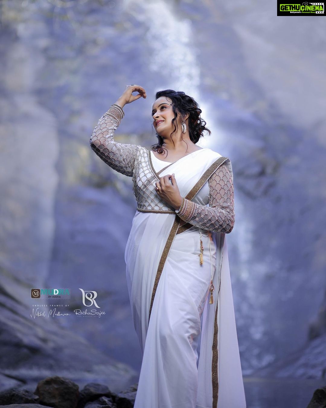Shalu Menon Instagram - Its monday …. Getup and create someting amazing this week ….. have a great week ahead …… #instagood #instalike #insta #fasion #fasionphotography #model #modellife #modelshoot #modelling #keralatourism #keralam #keralagram #malayalam #malayali #fasionista #fasionstyle