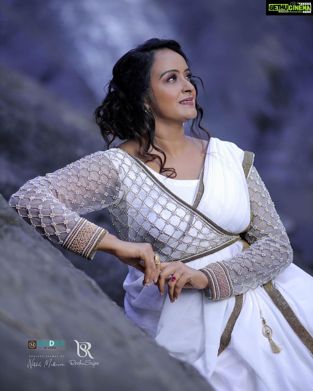 Shalu Menon Instagram - Its monday …. Getup and create someting amazing this week ….. have a great week ahead …… #instagood #instalike #insta #fasion #fasionphotography #model #modellife #modelshoot #modelling #keralatourism #keralam #keralagram #malayalam #malayali #fasionista #fasionstyle