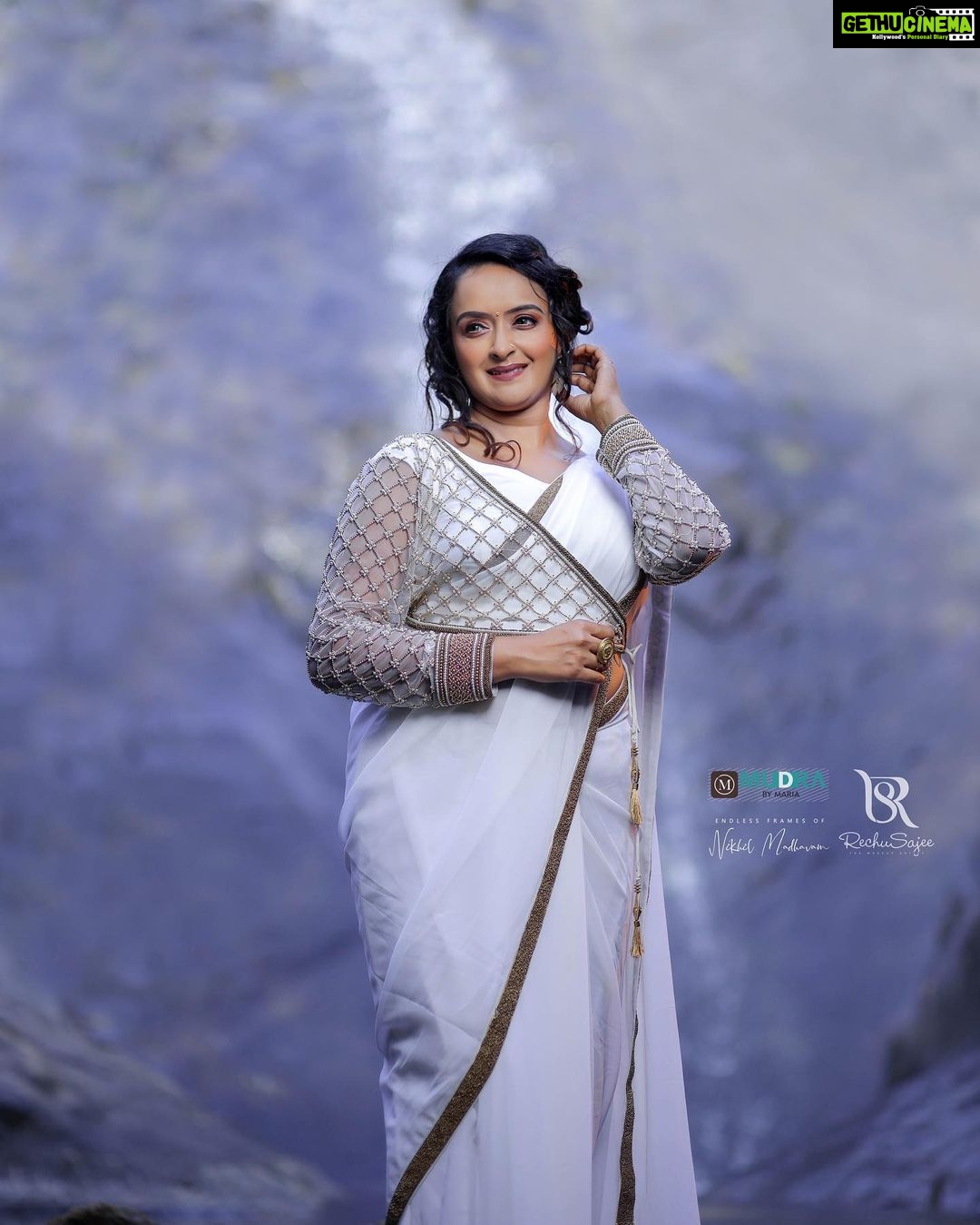 Shalu Menon Instagram - Its monday …. Getup and create someting amazing this week ….. have a great week ahead …… #instagood #instalike #insta #fasion #fasionphotography #model #modellife #modelshoot #modelling #keralatourism #keralam #keralagram #malayalam #malayali #fasionista #fasionstyle
