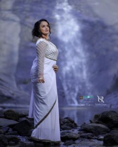 Shalu Menon Instagram - Gud mrng …. The past is in your head and the future is in your hands … happy sathrday and maha shivaratgri ashamsakal …. May lord shiva and godess parvathy bless you all with gud fortune and health . ❤️❤️❤️❤️

Photography @endlessframesof_nikhilmadhavan 
MUA @rechusajeemakeupartist 
Costume designed @mudra_by_maria 

#instagood #instadaily #instalike #instamood #instalove #model #fasion #fasionphotography #modelphotography #modelphotographer #mahashivratri #keralam #keralite #keralagram #keralatourism #malayalam #malayalamcinema #malayalamactress #malayalamserialactress #zeekeralamhd #keralagram_ #suryatv #modelshoot #fashiondesigner
