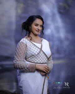 Shalu Menon Instagram - Gud mrng …. The past is in your head and the future is in your hands … happy sathrday and maha shivaratgri ashamsakal …. May lord shiva and godess parvathy bless you all with gud fortune and health . ❤️❤️❤️❤️

Photography @endlessframesof_nikhilmadhavan 
MUA @rechusajeemakeupartist 
Costume designed @mudra_by_maria 

#instagood #instadaily #instalike #instamood #instalove #model #fasion #fasionphotography #modelphotography #modelphotographer #mahashivratri #keralam #keralite #keralagram #keralatourism #malayalam #malayalamcinema #malayalamactress #malayalamserialactress #zeekeralamhd #keralagram_ #suryatv #modelshoot #fashiondesigner