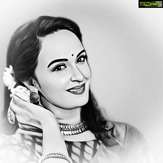 Shalu Menon Instagram - Let wednesday put a rainbow in your life …… these are the sketches drawn and send by one of my insta friend and i like it very much ….. thansks a lot for taking this much effort to draw me and spend ypur valuable time for me ……@art._gallery._._.