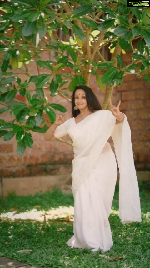 Shalu Menon Instagram - 🤍🤍🤍 Dancer : @shalumenonhere . . . . . 🔼Follow Us @indian_classical_dancers_2021 🔼Keep Supporting Me 🔼Tag💫Like💫Comment 🔼Daily Post 💯✨ . . . . Follow Us➡️ @indian_classical_dancers_2021 Follow Us➡️ @indian_classical_dancers_2021 Follow Us➡️ @indian_classical_dancers_2021 . . . . . #reelsinstagram #reelitfeelit #reels #keralabeauty #keralam #keralaphotos #explore #entekeralam #photograph #canonphotography #photography #chilanga #classicaldancers #indianclassicaldance #keralaclassicaldance # photooftheday #chilanka #chilankalove #chilanga #kerala #treditional #dance #love #keralabride #keralaattraction #keralagram #dancecover #keralagodsowncountry #keralavibes #keralagallery