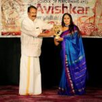 Shalu Menon Instagram - It was too excited and fortune to done the arangetram of changanassery batch and mallapally branch at perunnai sree subramania swami kshethram on 10 th of december on the Thiru Utsavam day ……. It was really an awsome day for all of us and may the god bless those children to move forward and do more and more to dance ❤️ #malayalamserialactress #malayalamactress #dancers #MazhavilManorama #choreographer #SuryaTV #happiness #red #Performer #ballet #arangetram