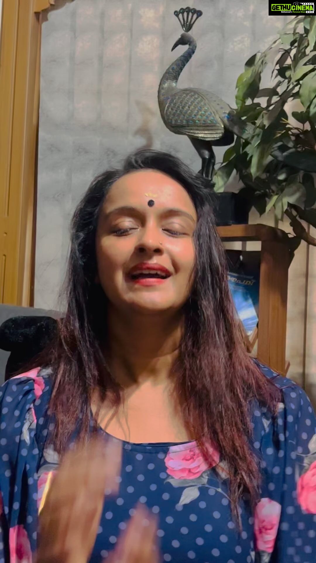 Shalu Menon Instagram - ❤️❤️❤️❤️ #dance #choreographer #ballet #dancers #performer #malayalamactress #MazhavilManorama #program #happiness #red #trending #keralatourism