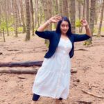 Shalu Menon Instagram - ❤️❤️❤️ #reelsinsta #reelit #instalove #filim #malayalamsongs #tamil #tamilsongs #tamilactress #tamillyrics #malayalamactress #happy #dancereels #performer #kodaikkanal #tourism #kerala#beauty
