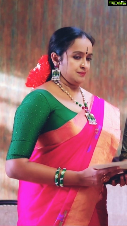 Shalu Menon Instagram - @shalumenonhere 👸👸👸 #shalumenon #shalumenonfans #malluactress #serialactress #mrshitler #malayalamserial #zeekeralam #manjilvirinjapoovu #mollywood #shalumenontheminiscreenladysuperstar #mallugram #keralagram #kerala #malayali #kochi #chennai #dubai #dileep #dileepettan #birthday #kavyamadhavan #malluwood #insta #fb #video #edits #photo