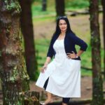 Shalu Menon Instagram - Happy thursday …. A brand new day … A clean slate ….The possibilities are endless ❤️❤️❤️❤️ #photooftheday #photography #kodaikanal #kodaikanaldiaries #instagram #instalike #insta #instafashion #fasionphotography #model #malayalamcinema #malayalamserialactress #zeekeralamactress #mazhavilmanorama #mazhavilmanoramaserial #asianet #suryatv #suryaserials #kerala #keralatourism #keralagram