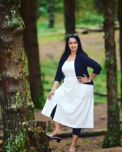 Shalu Menon Instagram - Happy thursday …. A brand new day … A clean slate ….The possibilities are endless ❤️❤️❤️❤️ #photooftheday #photography #kodaikanal #kodaikanaldiaries #instagram #instalike #insta #instafashion #fasionphotography #model #malayalamcinema #malayalamserialactress #zeekeralamactress #mazhavilmanorama #mazhavilmanoramaserial #asianet #suryatv #suryaserials #kerala #keralatourism #keralagram