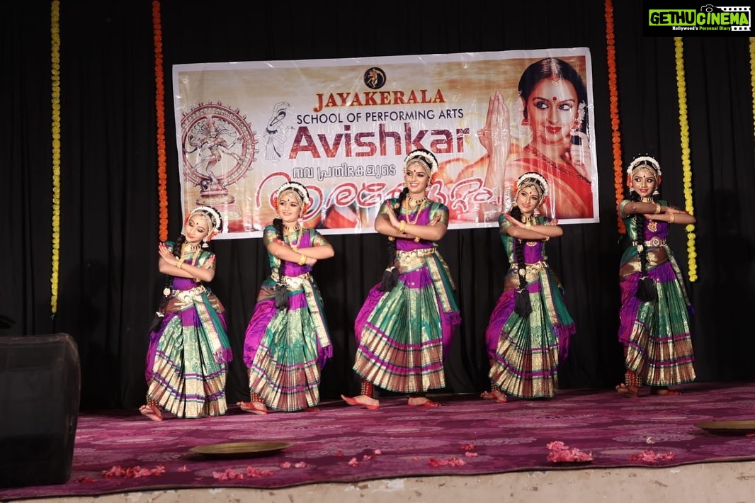 Shalu Menon Instagram - Gud mrng all ….. avishkar 2022 …. Arangettam of my thiruvalla and mallapally branch students ……. My children has took too much efforts and they have done great ……. Thanks to each and every family members of them to make this a great success…..❤️❤️ Vocal-@kottayam jemenishbhagavathar Violin-@kottayam hariharan Mridangam-@ kalamandalamsubinraj Flute-@vinodchandra Nattuvangam- @shalumenonhere Makeup-@deeputhrissurmakeupartist @sooraj_surendra2022 Costumes and ornaments-@vaiga_boutiquebyshalumenon #malayalamserialactress #MazhavilManorama #SuryaTV #malayalam #ZeeKeralam #dancers #performer #Dance #danceclass #music #classicalmusic #carnaticmusic #choreography #shalumenon #arangetram #Jayakerala #famousdancer #actresses #Nartaki #chilankapooja #musician #violinist #mridangist #vocals #reelitfeelit #reelsvideo #trending
