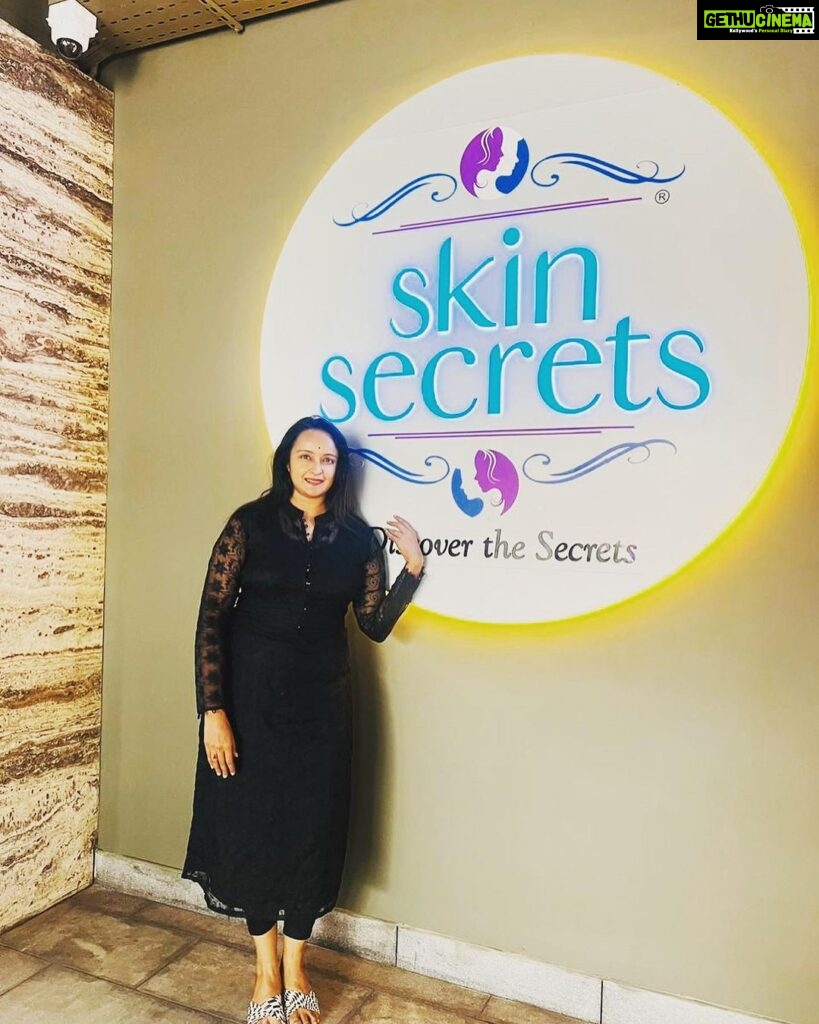 Shalu Menon Instagram - Skincare is like dieting. You have to invest time and effort to achieve a healthy looking skin. There is no instant miracle cure. Investing in my skin with @skinsecretsclinic @dr_anjanamohan . Thanks a lot for your wondeful support #insta #instadaily #instafashion #skincare #skincareroutine #skin #skincaretips #skinhealth #malayalamfilm #malayalamactress #malayalamserialactress