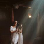 Shalu Menon Instagram - "Immersed in the past, where the allure of yesteryears meets the cultural richness of the present” 🌈 ✂️ @_prism.of.hari_ 📸 @abhimanue_k_raju 🥻 @vasudevan.arun 💄 @sooraj_surendra2022 Asst : @janeesh_vijayan_parayil Crew : @vaisakh_karun @abhijith_td #VintageElegance #InstaGood #PhotoOfTheDay #Beautiful #PicOfTheDay #Trending #InstaPic #PhotoShoot #ExploreMore #LifelsBeautiful #Memories #Wanderlust #AdventureTime #ChasingLight #SunsetLovers #NaturePhotography #TravelGram #Fashionista #VintageVibes #CandidCapture #BehindTheLens Kumarakom Heritage Resort