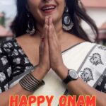 Shalu Menon Instagram - May the spirit of Onam fill your lives with love, peace, and happiness✨️ Wishing you all a very happy Onam🌼 #JayakeralaSchoolOfPerformingArts #ShaluMenon #HappyOnam