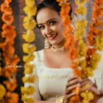 Shalu Menon Instagram - Happy Onam..❤️ ❤️❤️❤️ Dop-@sachinchandraphotography Mua-@sandrabeautyparlour Styling-@vasudevan.arun Courtesy-@jayakerala_visualcollections #onam2023#onamphotoshoot#onamvibes#dancer#actress #traditional#culture#photo#photooftheday#photographylovers#photography #art #artist #performer #traditionalsaree #traditionaljewellery