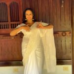 Shalu Menon Instagram - Happy Utradam❤️❤️❤️❤️❤️ #onamspecial #onamsaree #onamfestival #onamvibes🌸 #réel #reelitfeelit #dancereels #music #classical