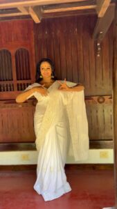 Shalu Menon Instagram - Happy Utradam❤️❤️❤️❤️❤️
#onamspecial #onamsaree #onamfestival #onamvibes🌸 #réel #reelitfeelit #dancereels #music #classical