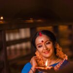 Shalu Menon Instagram - “ദീപാവലി ദിനത്തിൽ നിങ്ങൾ കൊളുത്തി വെയ്ക്കുന്ന ഈ ദീപം എന്നും ജീവിതത്തിൽ ഐശ്വര്യം കൊണ്ടുവരട്ടേ “ HAPPY DIWALI TO ALL ❤️ #diwalivibes #actresses #love #happy #trending