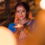 Shalu Menon Instagram - “ദീപാവലി ദിനത്തിൽ നിങ്ങൾ കൊളുത്തി വെയ്ക്കുന്ന ഈ ദീപം എന്നും ജീവിതത്തിൽ ഐശ്വര്യം കൊണ്ടുവരട്ടേ “ HAPPY DIWALI TO ALL ❤️ #diwalivibes #actresses #love #happy #trending