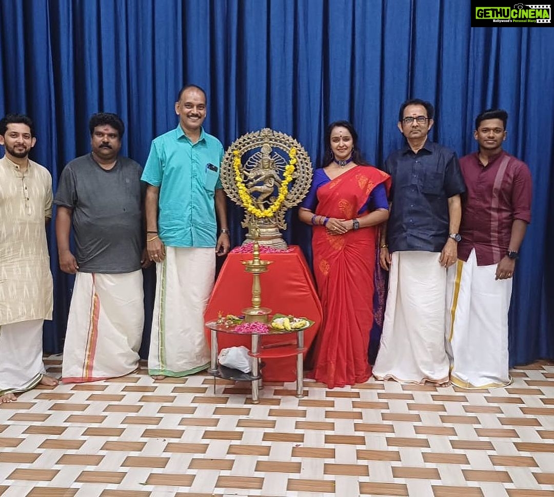 Shalu Menon Instagram - Yesterday was the Chilangapooja of my arangettam students which is going to happen on 29 th this month . @jayakeralabyshalumenon2 #dancers #danceschool #dancemusic #performer #arangettam #art #artist #music #classicaldancer #bharathnatyam #indaindance