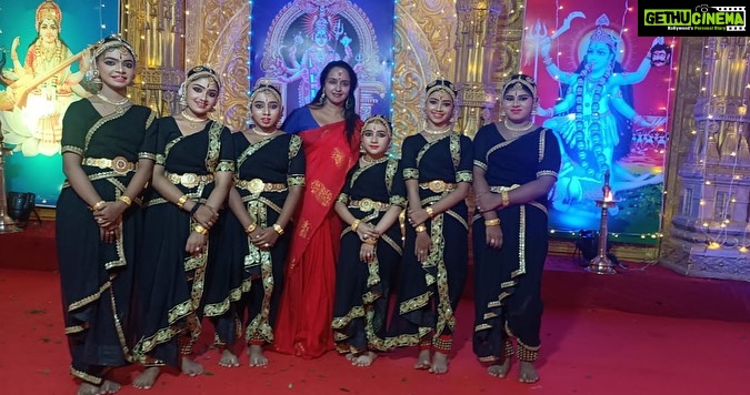 Shalu Menon Instagram - Gud mrng all … as every year this year also my students had got the fortune to perform infront of chakkaulathamma and they all did very well…… ❤️ #dancer #programm #classical #music #performer #art #artist #bharathnatyam #