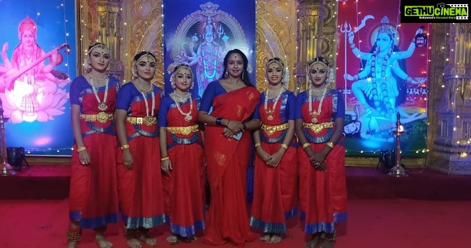 Shalu Menon Instagram - Gud mrng all … as every year this year also my students had got the fortune to perform infront of chakkaulathamma and they all did very well…… ❤️ #dancer #programm #classical #music #performer #art #artist #bharathnatyam #