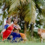 Shalu Menon Instagram - വനമാലി വാസുദേവ ജഗന്‍ മോഹന രാധാ രമണ, ശശി വദന സരസിജ നയന ജഗന്‍ മോഹന്‍ രാധാ രമണ ………എല്ലാവര്‍ക്കും ഐശ്വര്യപൂര്‍ണമായ ശ്രീകൃഷ്ണ ജയന്തി ആശംസകള്‍❤️ 🎥 @abhimanue_k_raju @abhijith_td ✂️🌈 @vaisakh_karun Costume @vasudevan.arun 💄 @sooraj_surendra2022 Asst 💄 @janeesh_vijayan_parayil #instagram #instagood #instalike #instadaily #krishna #janmashtami #sreekrishnajayanthi #radhakrishna #devotional #modelshoot #culture #keralagallery #keralaattraction #malayalamcinema #malayalamserialactress #malayalamfilmindustry #happiness #liveauthentic #outdoorshoot #photography #photooftheday