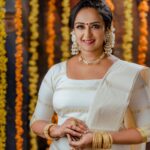 Shalu Menon Instagram - Onam shoot for @shalumenonhere Makeup @sandrabeautyparlour 📸 @sachinchandraphotography #onamshoot #onam #onamcelebration #nadan #makeup #mannar #makeupartistmavelikara #celebrity #makeupshoot #onamphotoshoot Sandra Beauty Parlour
