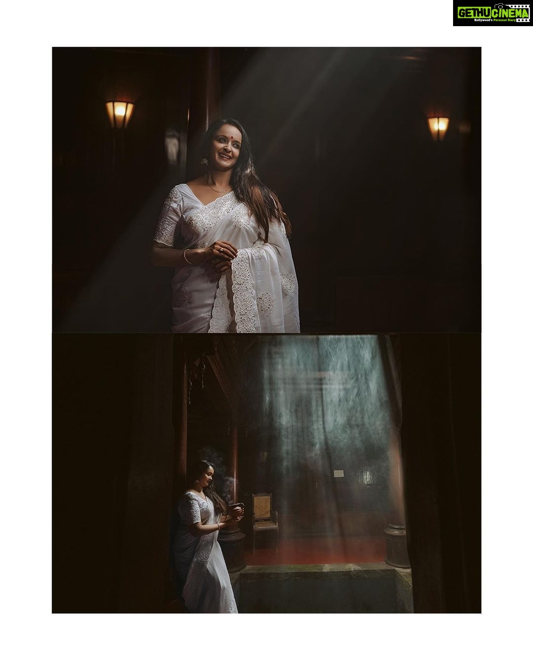 Shalu Menon Instagram - "Immersed in the past, where the allure of yesteryears meets the cultural richness of the present” 🌈 ✂️ @_prism.of.hari_ 📸 @abhimanue_k_raju 🥻 @vasudevan.arun 💄 @sooraj_surendra2022 Asst : @janeesh_vijayan_parayil Crew : @vaisakh_karun @abhijith_td #VintageElegance #InstaGood #PhotoOfTheDay #Beautiful #PicOfTheDay #Trending #InstaPic #PhotoShoot #ExploreMore #LifelsBeautiful #Memories #Wanderlust #AdventureTime #ChasingLight #SunsetLovers #NaturePhotography #TravelGram #Fashionista #VintageVibes #CandidCapture #BehindTheLens Kumarakom Heritage Resort