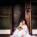 Shalu Menon Instagram - 📸@abhimanue_k_raju 🌈 @creative_wedding_studio 🥻 @vasudevan.arun 💄 @sooraj_surendra2022 Asst @janeesh _vijayan_parayil Photography team @vaisakh_karun @abhijith_td #instagood #instadaily #instalike #photography #instafashion #photographer #sonyphotography #fasion #fasionista #réel #reelsviral #reelsinsta #malayalamstatus #malayalamfilm #malayalamcinema #malayalamserialactress Kumarakom Heritage Resort