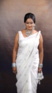 Shalu Menon Instagram - ❤️Let your pose speak louder than what you seldom say❤️. Gud noon all ….. 📷 @sachinchandraphotography 💄 @sandrabeautyparlour #instagram #trending #trendingreels #trendingsongs #kschithra #arrahman #romantic #hummingbird #lovestatus #malayalamcinema #tamilcinema #tamilsong #malayalamactress