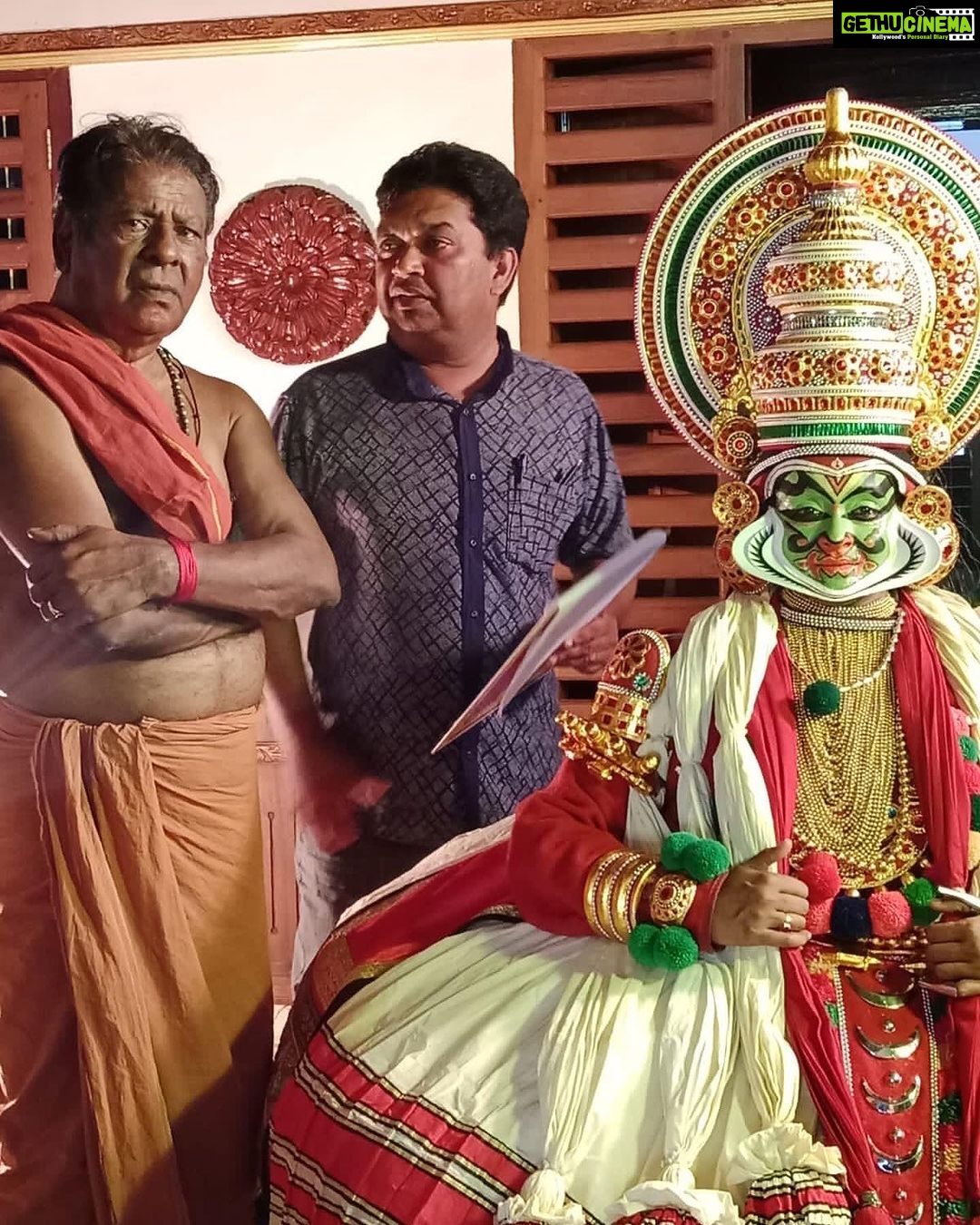 Shalu Menon Instagram - Gud mrng all …. Am very much excited and happy to do the lead role in the film BHEEMANARTHAKI ….. Thanks to the dir Santhoshettan for giving me such a challenging role and a very big big thanks for showing belief on me that i could do this role …. Need all your prayers and blessings… #malayalamfilm#filim#dancer#dance#actress#malayalamactress#performer#kathakali#traditional#music