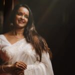 Shalu Menon Instagram - Gud evng all ❤️❤️❤️ After a long time collaborating with my dearest @abhimanue_k_raju …… it was reqlly amazing ….. thnk you abhi 🎥 @abhimanue_k_raju @abhijith_td ✂️🌈 @vaisakh_karun Costume @vasudevan.arun 💄 @sooraj_surendra2022 Asst 💄 @janeesh_vijayan_parayil #instagood #instadaily #instalike #photography #instafashion #photographer #sonyphotography #fasion #fasionista #réel #reelsviral #reelsinsta #malayalamstatus #malayalamfilm #malayalamcinema #malayalamserialactress Kumarakom Heritage Resort