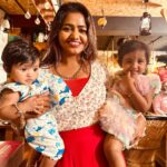 Shalu Shammu Instagram – Proud Athai Of 2 kutty vaaloos 😘♥️
Shrinitha & Thiya ❣️

#shalushamu #shrinitha #thiya #familytime #♥️