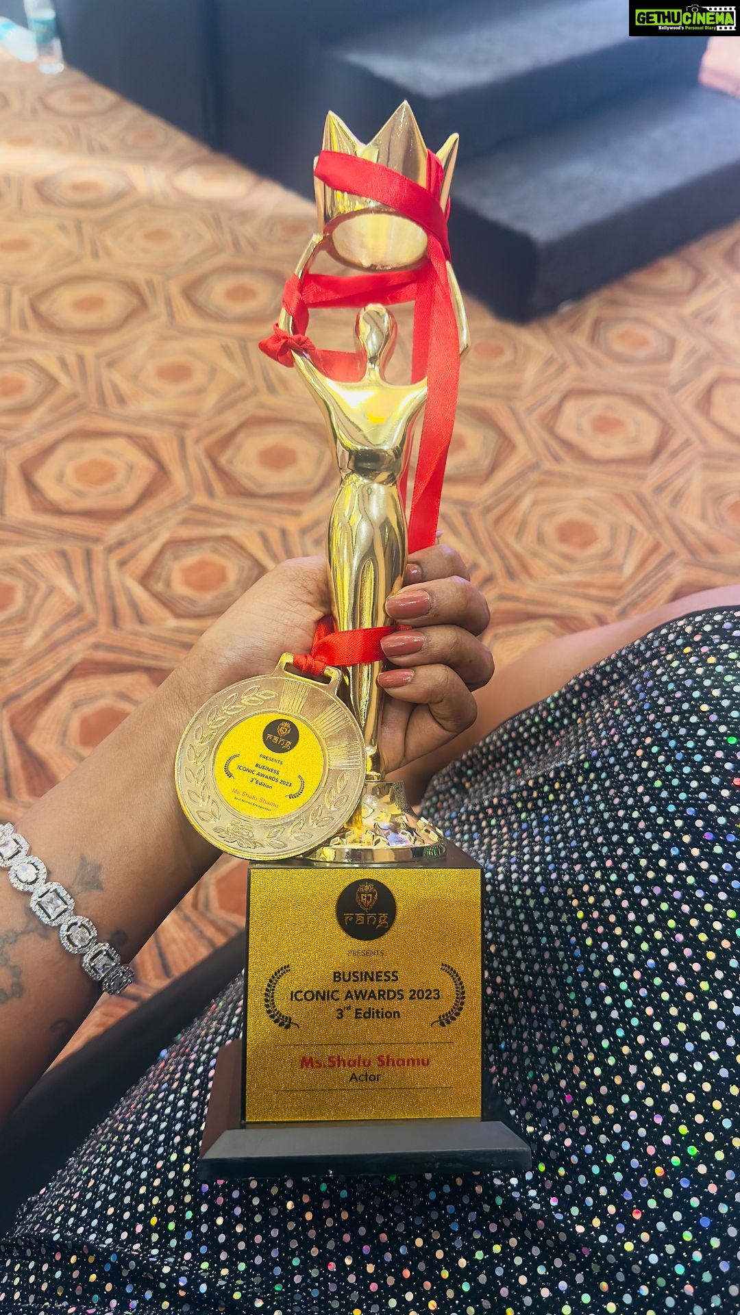 Shalu Shammu Instagram - Victory Is All About Sustaining Success Via Hardworking 💪 Accessories : @gold_copy1486 Make Over : @laavie_makeover Special thanks to @saravananchandran_official ❣️🥰 #shalushamu #shalushamuvlogs #womenentrepreneur #suhaacosmeticclinic #bestwomenentrepreneur #businessiconicaward2023 #allinsin #mswitchfintechsolution #finance #health Suhaa Multispeciality Cosmetic Clinic