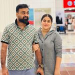 Shamna Kasim Instagram - @emirates @dubaiairports #dubai🇦🇪 #emirates #airport #travel #shamnakasim #shanidasifali #hamdanasifali Dubai Airport Terminal-3
