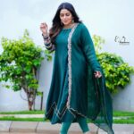 Shamna Kasim Instagram – Confidence has no competition… 

Costume: @nyrah_couture 
Jewelry: @emmadi_silver_jewellery 
Pics: @v_capturesphotography 
Hairstylist: @hairartistpoojagupta 
Personal staff: @pranay_kohli 

@etvtelugu2708 @etvwin #dheepremierleaguelatestpromo #lovemyjob 🧿
