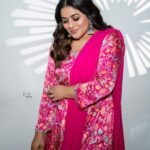 Shamna Kasim Instagram – 🩷 

Costume: @jazaashdesignstudio 
Jewelry: @kushalsfashionjewellery 
Pics: @v_capturesphotography 
Hairstylist: @hairartistpoojagupta 
Personal staff: @pranay_kohli 

@etvtelugu2708 @etvwin #dheepremierleague #lovemyself #lovemyjob
