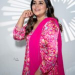 Shamna Kasim Instagram – 🩷 

Costume: @jazaashdesignstudio 
Jewelry: @kushalsfashionjewellery 
Pics: @v_capturesphotography 
Hairstylist: @hairartistpoojagupta 
Personal staff: @pranay_kohli 

@etvtelugu2708 @etvwin #dheepremierleague #lovemyself #lovemyjob