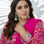 Shamna Kasim Instagram – 🩷 

Costume: @jazaashdesignstudio 
Jewelry: @kushalsfashionjewellery 
Pics: @v_capturesphotography 
Hairstylist: @hairartistpoojagupta 
Personal staff: @pranay_kohli 

@etvtelugu2708 @etvwin #dheepremierleague #lovemyself #lovemyjob