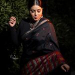 Shamna Kasim Instagram – Saree lover ❤️ 

Jewelry: @kushalsfashionjewellery 
Pics: @v_capturesphotography 
Hairstylist: @hairartistpoojagupta 
Personal staff: @pranay_kohli 

@etvtelugu2708 @etvwin #dheepremierleague #lovemyjob 🧿