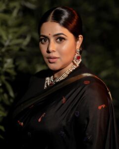 Shamna Kasim Instagram - Saree lover ❤️ Jewelry: @kushalsfashionjewellery Pics: @v_capturesphotography Hairstylist: @hairartistpoojagupta Personal staff: @pranay_kohli @etvtelugu2708 @etvwin #dheepremierleague #lovemyjob 🧿