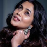 Shamna Kasim Instagram – Make your happiness a priority…. 

Costume: @thanzscouture 
Pics: @v_capturesphotography 
Hairstylist: @hairartistpoojagupta 
Personal staff: @pranay_kohli 

@etvtelugu2708 @etvwin #dheepremierleague #lovemyjob #lovemyself 🧿