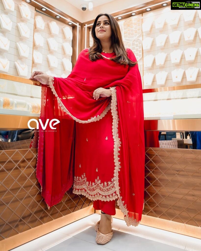Shamna Kasim Instagram - Thank u @suruma_designer_hub for this lovely outfit ❤️ Pics: @arabianvoiceevents