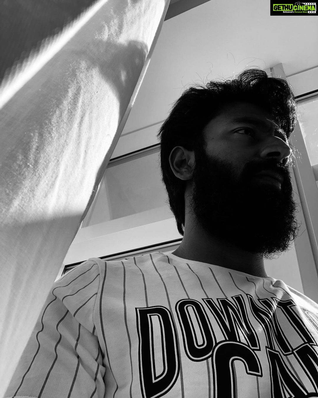Shanthanu Bhagyaraj Instagram - ⚫️சொல்வது தெளிந்து சொல் ⚪️செய்வது துணிந்து செய் - மகாகவி பாரதியார் Dubai, United Arab Emirates