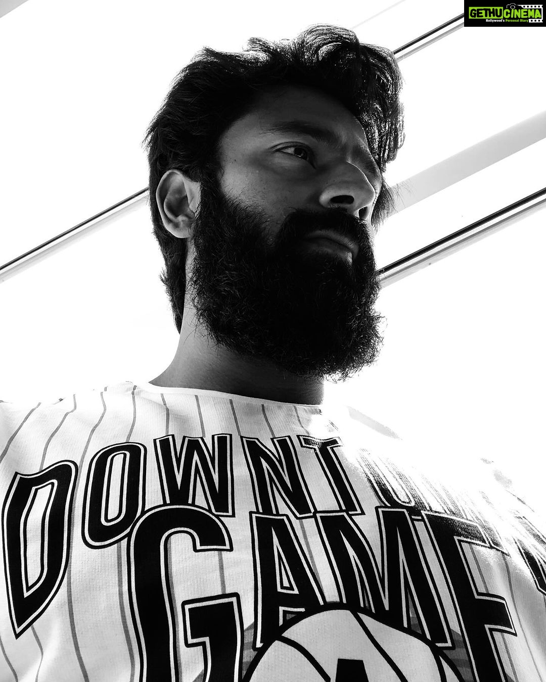 Shanthanu Bhagyaraj Instagram - ⚫️சொல்வது தெளிந்து சொல் ⚪️செய்வது துணிந்து செய் - மகாகவி பாரதியார் Dubai, United Arab Emirates