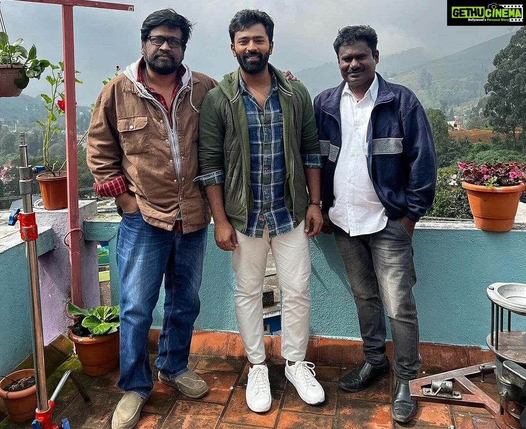 Shanthanu Bhagyaraj Instagram - #My3 🎉❤️ #photodump @jananihere_ @ihansika @sakthii___ @theabishekkumar @rajeshmdirector @iashnazaveri @narayan_live @karthickdir.7 @gururameshv @trendloud @disneyplushotstartamil
