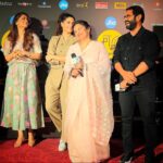 Sharib Hashmi Instagram - #SharmajeeKiBeti Ka 2nd show bhi raha houseful 🕺🏻❤️ @mumbaifilmfestival ke do shows mein ittna pyaar mila hai ke bass ab dua hai ke oopar wala jaldi se junta tak pahuncha de ❤️🤲🏻🙏🤞 @applausesocial @sameern @segaldeepak @ellipsisentertainment @tahirakashyap @tanuj.garg @atulkasbekar @divyadutta25 #SakshiTanwar @SaiyamiKher @mrfilmistaani @dabasparvin @sushant_ghadge_ @ravjeetsingh7 @vanshika_taparia @aristamehta @garg.prasoon @chainanisunil @manwithamovingcamera @devnidhib @lordmeow @happyhippiegurl @pareekmanasi #JioMAMI Mumbai - The City of Dreams