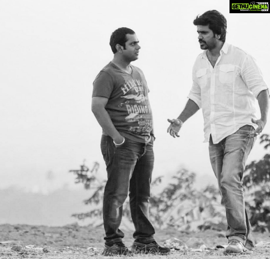 Sharib Hashmi Instagram - Memories look good in black and white…! Jo Instagram Pe nahin hote birthday unka bhi hai ☺☺ #NitinKakkar #HappyBirthday #MyFriend #Filmistaan ❤