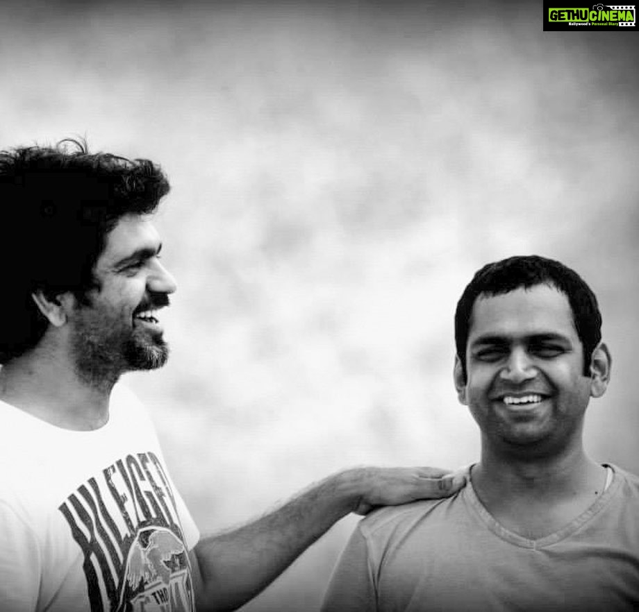 Sharib Hashmi Instagram - Memories look good in black and white…! Jo Instagram Pe nahin hote birthday unka bhi hai ☺️☺️ #NitinKakkar #HappyBirthday #MyFriend #Filmistaan ❤️