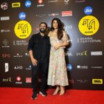 Sharib Hashmi Instagram - #SharmajeeKiBeti Ka 2nd show bhi raha houseful 🕺🏻❤️ @mumbaifilmfestival ke do shows mein ittna pyaar mila hai ke bass ab dua hai ke oopar wala jaldi se junta tak pahuncha de ❤️🤲🏻🙏🤞 @applausesocial @sameern @segaldeepak @ellipsisentertainment @tahirakashyap @tanuj.garg @atulkasbekar @divyadutta25 #SakshiTanwar @SaiyamiKher @mrfilmistaani @dabasparvin @sushant_ghadge_ @ravjeetsingh7 @vanshika_taparia @aristamehta @garg.prasoon @chainanisunil @manwithamovingcamera @devnidhib @lordmeow @happyhippiegurl @pareekmanasi #JioMAMI Mumbai - The City of Dreams